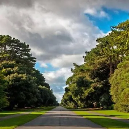 Excellent Location St Anne's Park 2 Bed/bath Apartment, 5 *