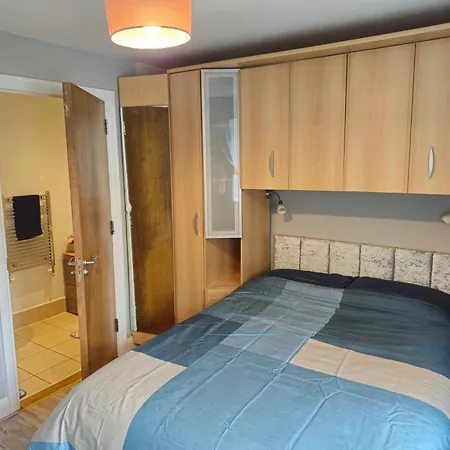 Excellent Location St Anne's Park 2 Bed/bath Apartment, 5 *