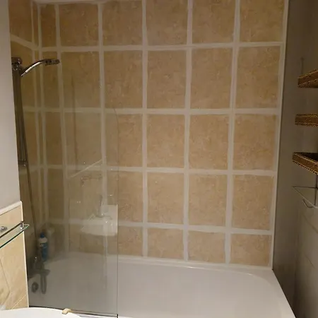 Excellent Location St Anne's Park 2 Bed/bath Apartment, 5 *