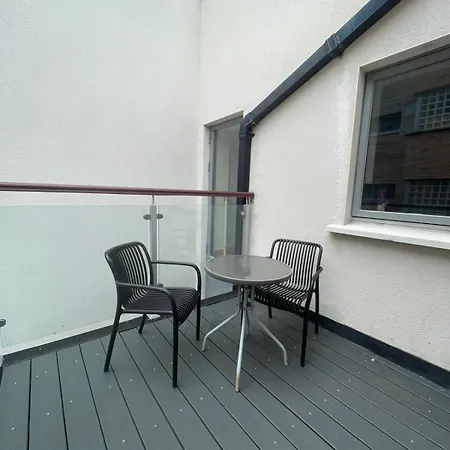 Excellent Location St Anne's Park 2 Bed/bath Apartment, 5