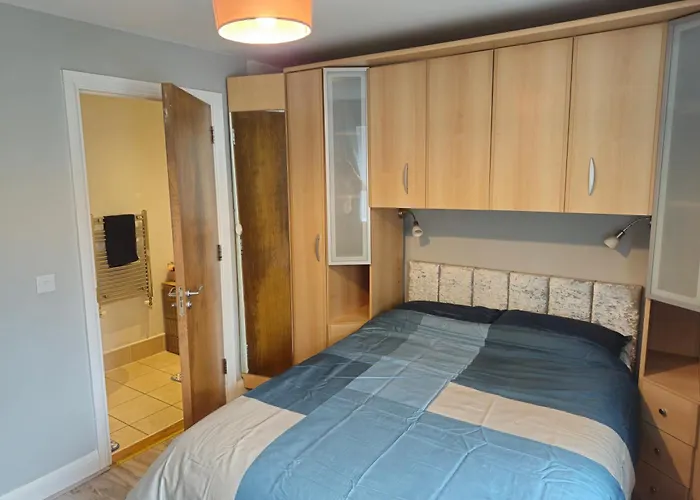Excellent Location St Anne's Park 2 Bed/bath Apartment, 5 *