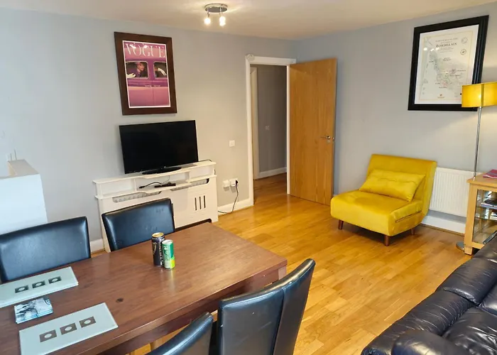 Excellent Location St Anne's Park 2 Bed/bath Apartment, 5