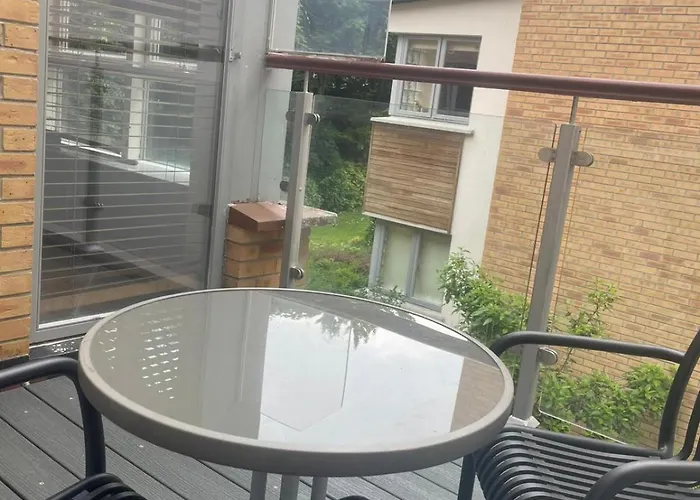 Excellent Location St Anne's Park 2 Bed/bath Apartment, 5 *