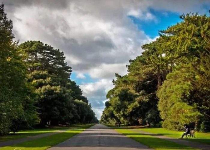 Excellent Location St Anne's Park 2 Bed/bath Apartment, 5 *