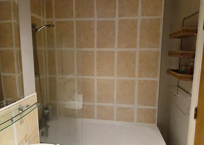 Excellent Location St Anne's Park 2 Bed/bath Apartment, 5 *