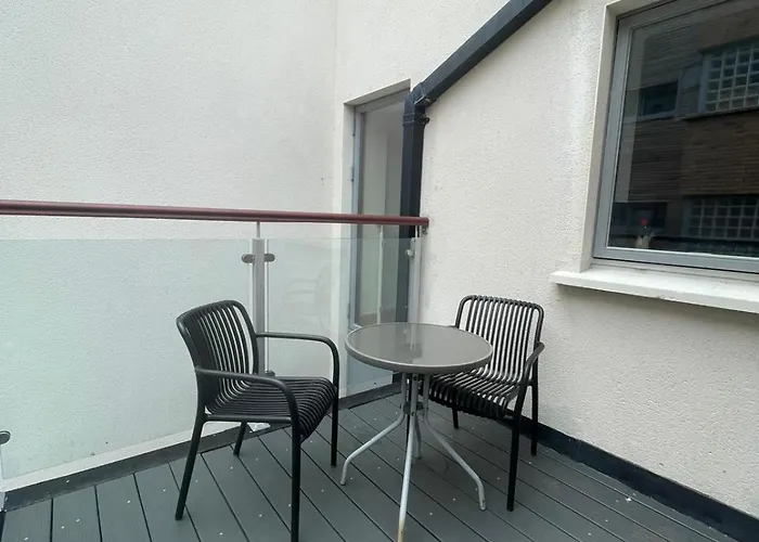 Excellent Location St Anne's Park 2 Bed/bath Apartment, 5
